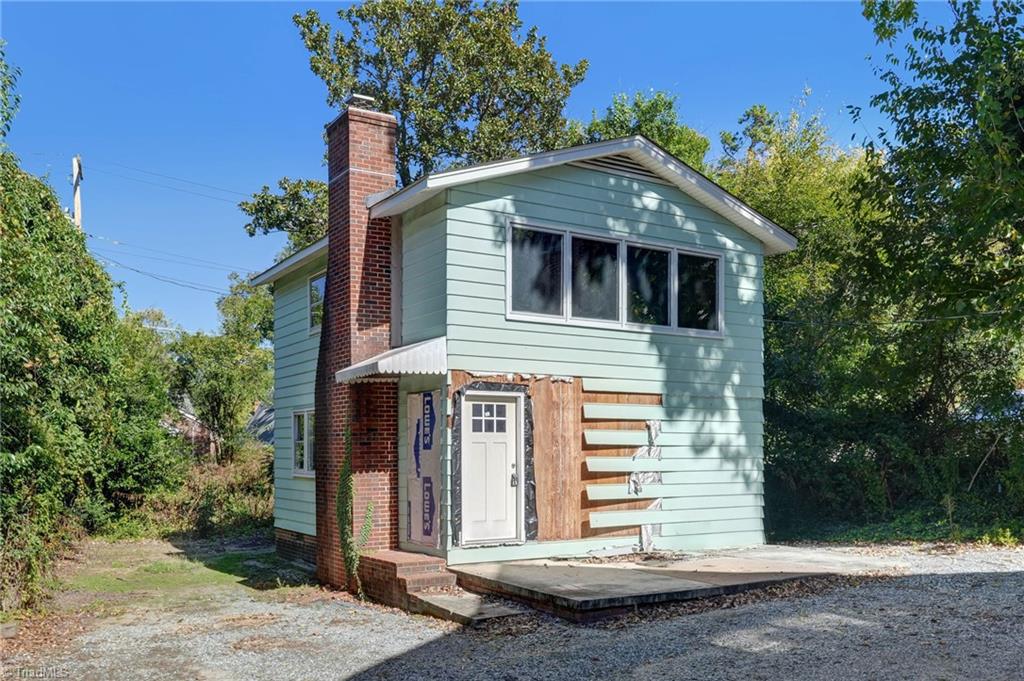 Detached guest house